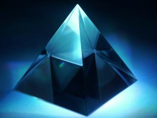 Skleněná pyramida 4cm